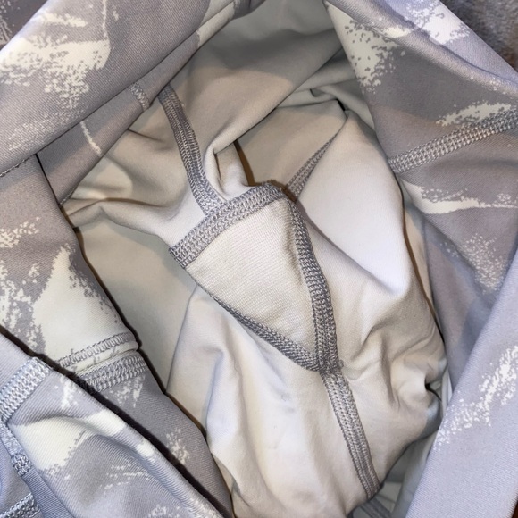 *SOLD* Lululemon Wonder Under 4 - Picture 3 of 6